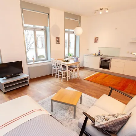 Fullhouse - - M14 - Balcony - Smarttv Leipzig